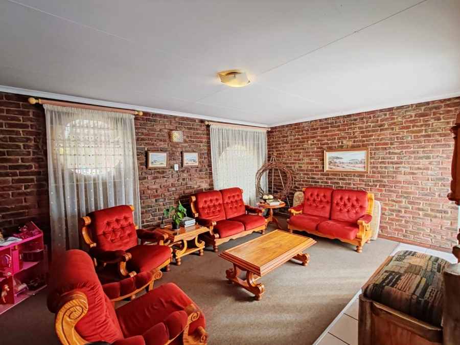 3 Bedroom Property for Sale in Kannoniers Park North West